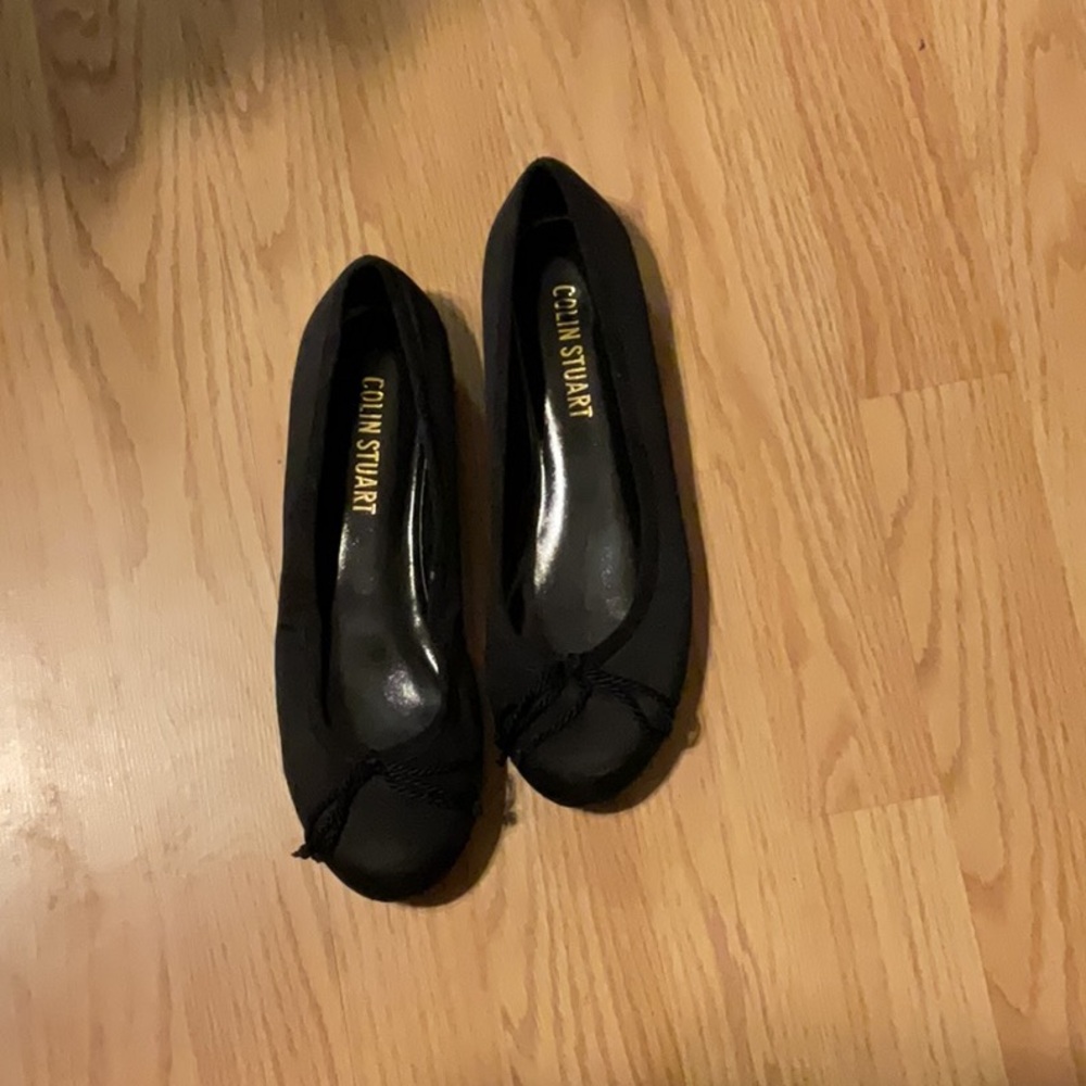 Like new Colin Stuart black leather flats size 7B
